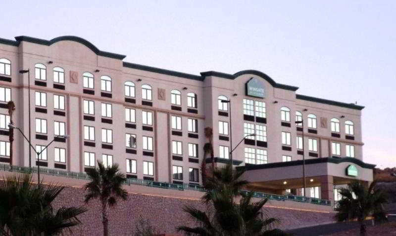 Wingate By Wyndham Chihuahua Hotel Exterior photo